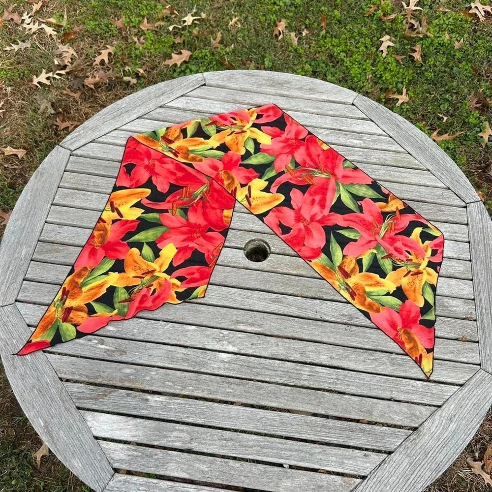 Vintage black, orange, and‎ red Lilly scaRf